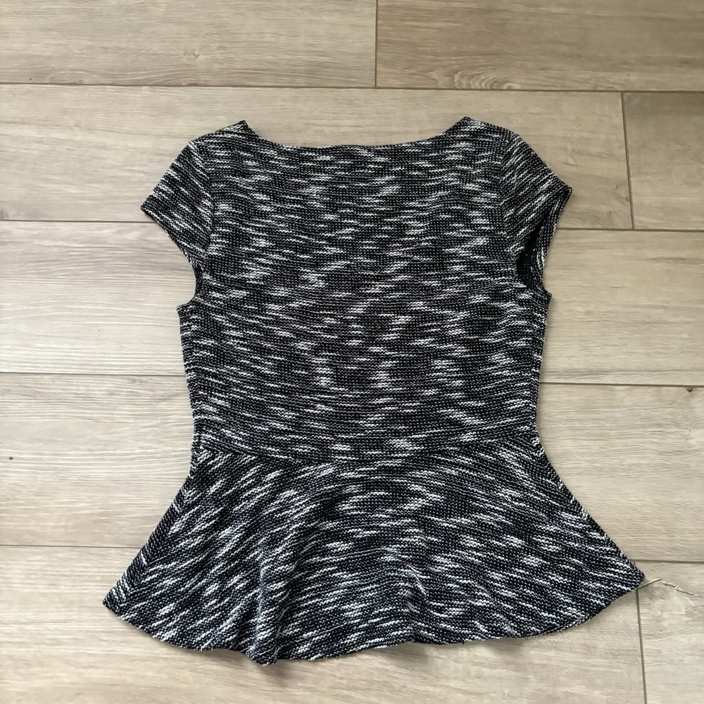 Anthropologie Postcard Top Womens S Black Textured Cap Sleeve Peplum‎ Ruffle Hem - Picture 3 of 5